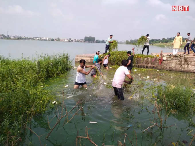 बीजेपी विधायक जजपाल सिंह ने की तुलसी सरोवर तालाब की सफाई