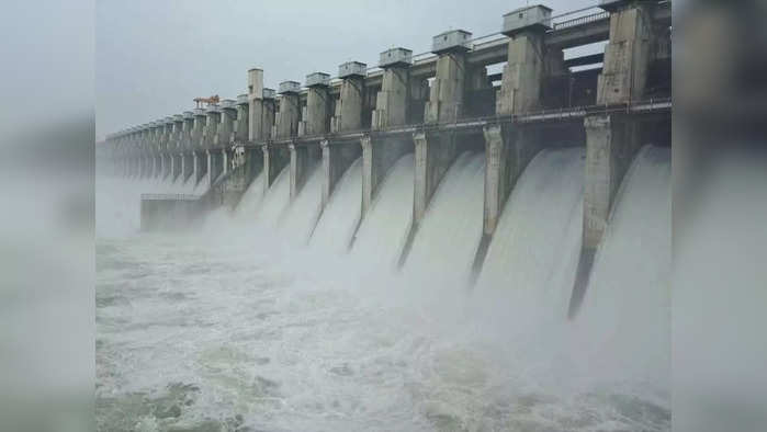 जायकवाडी धरणाच्या नऊ दरवाज्यांतून विसर्ग