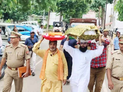 Jauhar University: रामपुर कोर्ट में जब सिर पर टोकरी लिए पेश हुए धार्मिक गुरु, जानिए इस तस्वीर की कहानी 