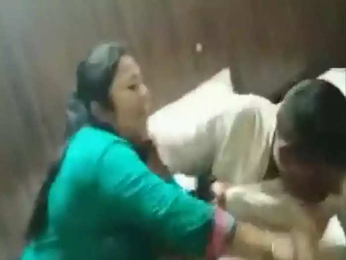 Wife Caught Husband With Woman