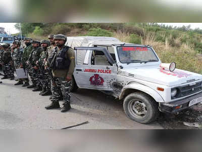Jammu-Kashmir news: कुपवाड़ा में नियंत्रण रेखा के पास दो आतंकवादी ढेर, बंदूक और हथगोले बरामद