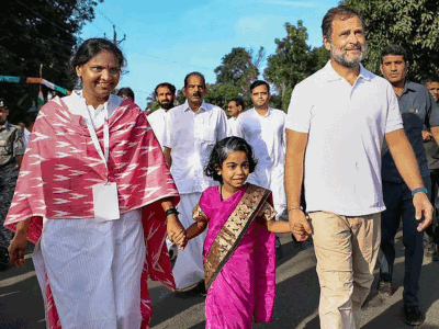 Rahul Gandhi: भारत जोड़ो यात्रा में जब राहुल को मिली नन्हीं इंदिरा, हाथ पकड़कर चलने लगे कांग्रेस नेता, तस्वीरें 