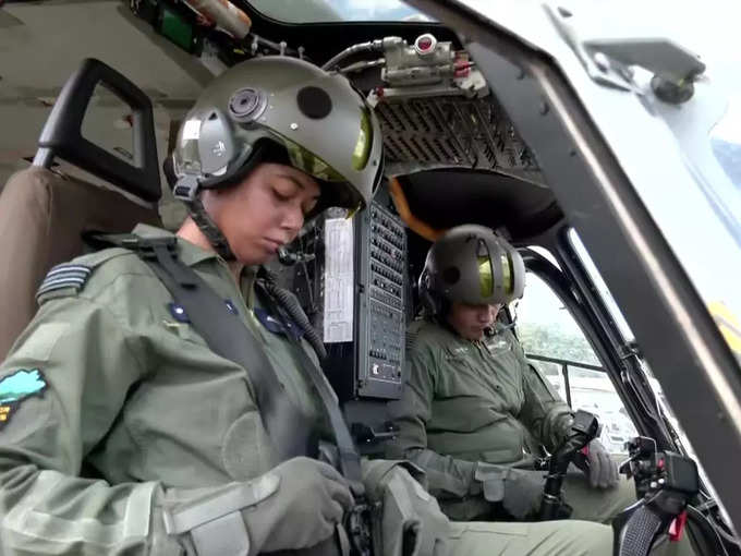2016 में फाइटर प्लेन के लिए महिला पायलटों का कमीशन