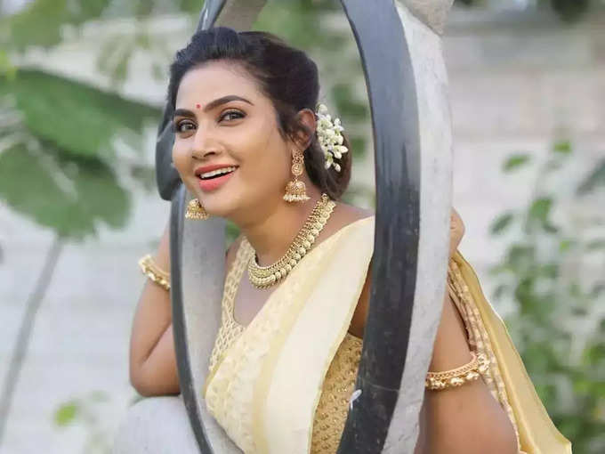 மைனா நந்தினி