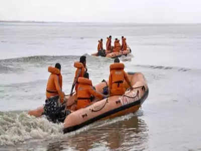 असम: धुबरी जिले में ब्रह्मपुत्र नदी में पलटी नाव, 50 लोग थे सवार, 7 लापता