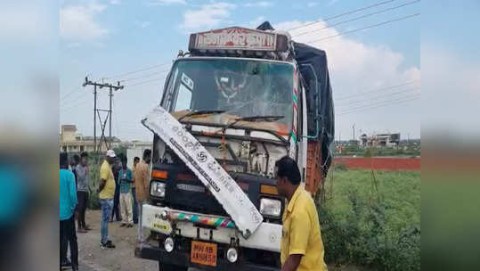 खासगी ट्रॅव्हल्स आणि टेम्पोची समोरासमोर धडक; भीषण अपघातात ३ जण ठार, १७ जखमी