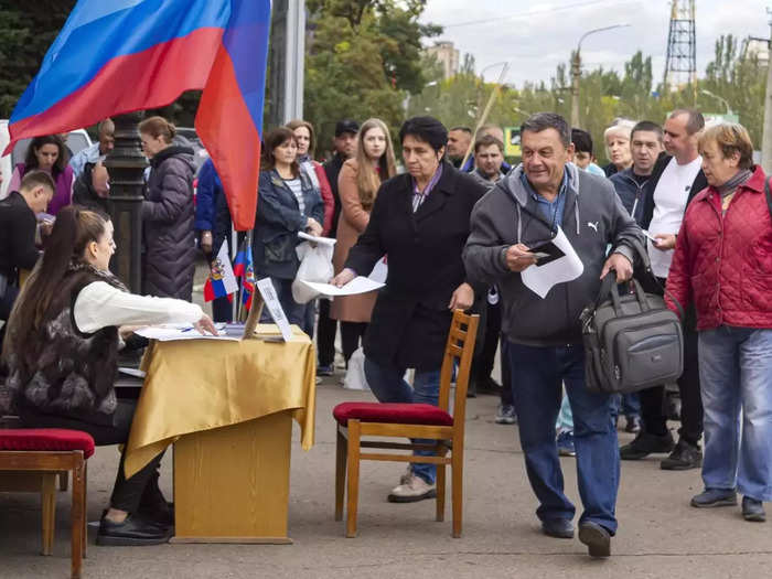 Ukrainians scared by Russia&#39;s preordained referendums.