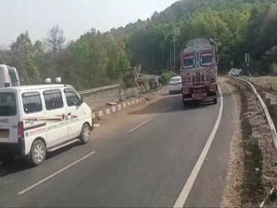 Ramgarh road accident: दुर्घटनाग्रस्त गाड़ी में फंसा दर्द से तड़प रहा था शख्स, सरहद के रखवालों ने यूं बचाई जान