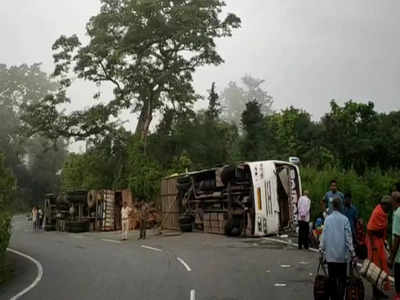 Hazaribagh Road Accident:बस और ट्रक के बीच टक्कर में चार यात्रियों की मौत, 29 अन्य घायल