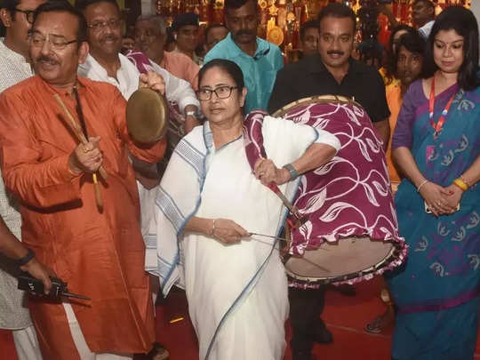 Mamata Banerjee: बंगाल में दुर्गा पूजा पर ममता, बीजेपी ने राज्य में कैसे बदल दिया है समीकरण? 