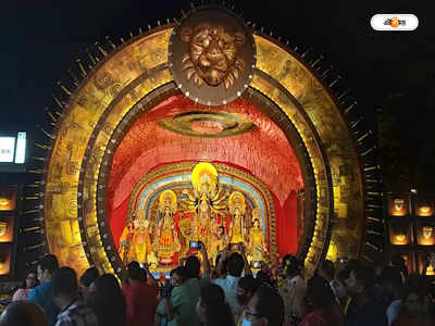 Durga Puja 2022 : মহাষ্টমীর সন্ধ্যায় মহানগরীতে জনসুনামি 