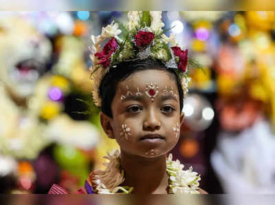 Kanya Pujan Photos: देवी के रूप में घर आई कन्या, भक्तों ने ऐसा किया स्वागत, देखें कन्या पूजन की तस्वीरें 