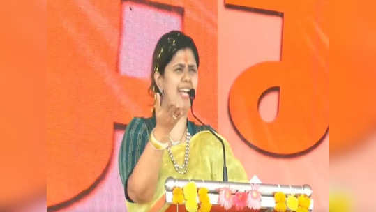 Pankaja Munde: सावरगावात पंकजांचा 'सारवासारव मेळावा', कालपर्यंत मोदींना आव्हानाची भाषा, आज नरमाईची भूमिका