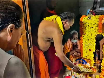 विजयादशमी पर मैसुरू जिले के मंदिर में सोनिया गांधी ने की पूजा, ‘भारत जोड़ो यात्रा’ में होंगी शामिल