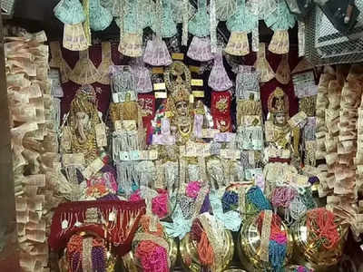 दिवाली पर करोड़ों के नोट और सोने से सजता है रतलाम का ये मंदिर, प्रसाद में भी बांटी जाती हैं गोल्ड की ज्वेलरी