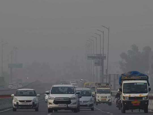 Pollution in NOIDA: Pollution reached in bad condition as Noida AQI reached  215 and Greater noida reached 234 restrictions of first phase of GRAP  implemented - एनसीआर में प्रदूषण से हालत खराब