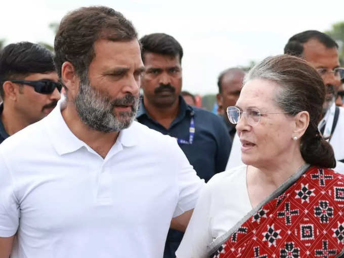 मां सोन‍िया का साथ पाकर जोश में द‍िखे राहुल गांधी