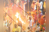 Andhra pradesh news: आग और लाठियों से लड़ाई...दशहरे की जानलेवा अनोखी परंपरा बन्नी, तस्वीरें देख रह जाएंगे दंग
