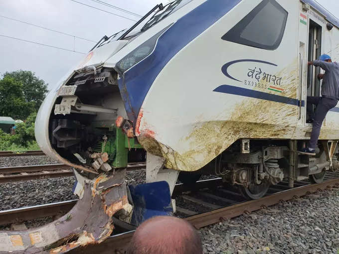 वंदे भारत ट्रेन का अगला हिस्सा क्षतिग्रस्त