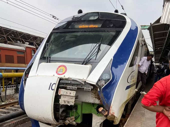वंदे भारत ट्रेन दुर्घटनाग्रस्त