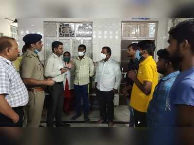 Bhadohi News : भदोही अग्निकांड पीड़ितों के लिए आगे अधिकारी, डीएम-एसपी ने डोनेट की सैलरी 