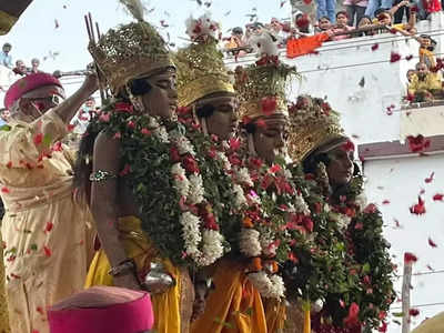 तस्वीरें: काशी में भरत मिलाप का मंचन देख भीग गईं पलकें, हाथी पर निकला राम का काफिला
