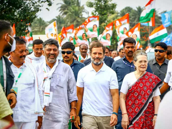 sonia gandhi joins bharat jodo yatra in karnataka