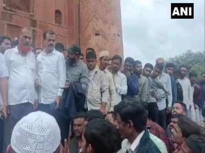 कर्नाटक की महमूद गवान मस्जिद में जबरन घुसकर लगाए नारे, 4 गिरफ्तार