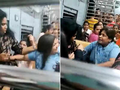 मुंबई लोकल ट्रेन में सीट को लेकर महिलाओं में लड़ाई, खतरनाक मारपीट का वीडियो वायरल
