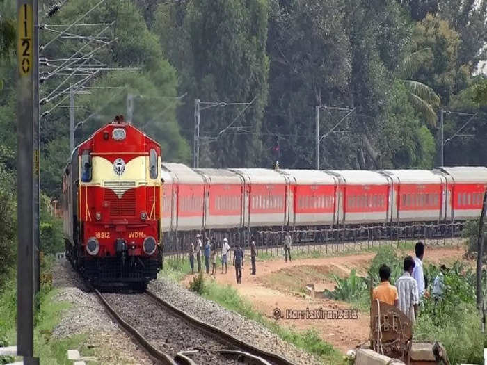 is food free in rajdhani express train know about some facts