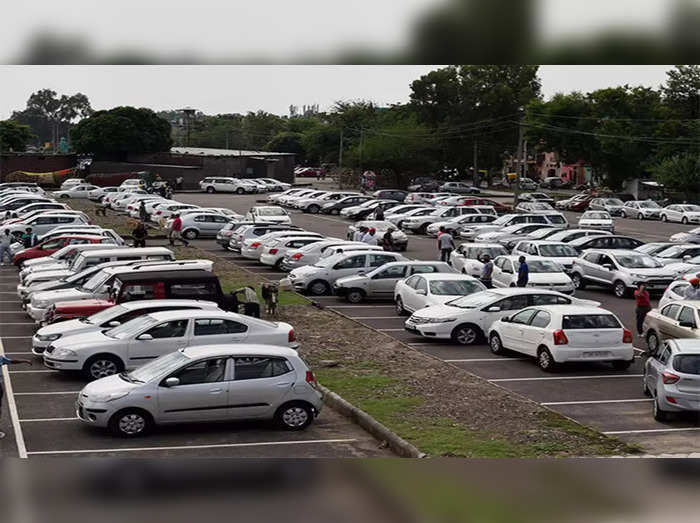 Passenger vehicle wholesales surge 92% in Sep on robust festive demand