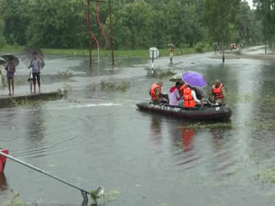 UP Flood: पानी में फंसी जिंदगानी... 53 साल बाद ऐसी बाढ़... बलरामपुर, गोंडा, बहराइच से गोरखपुर तक हाहाकार 