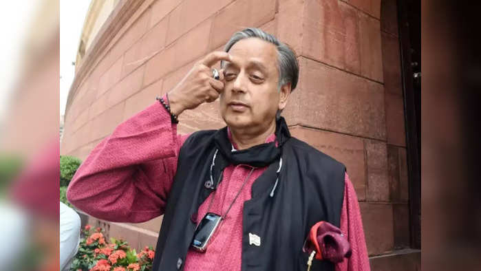 Shashi Tharoor: शशी थरूर यांच्या गळ्यात लटकणारी 'ती' गोष्ट काय आहे? आरोग्यासाठी किती लाभदायक