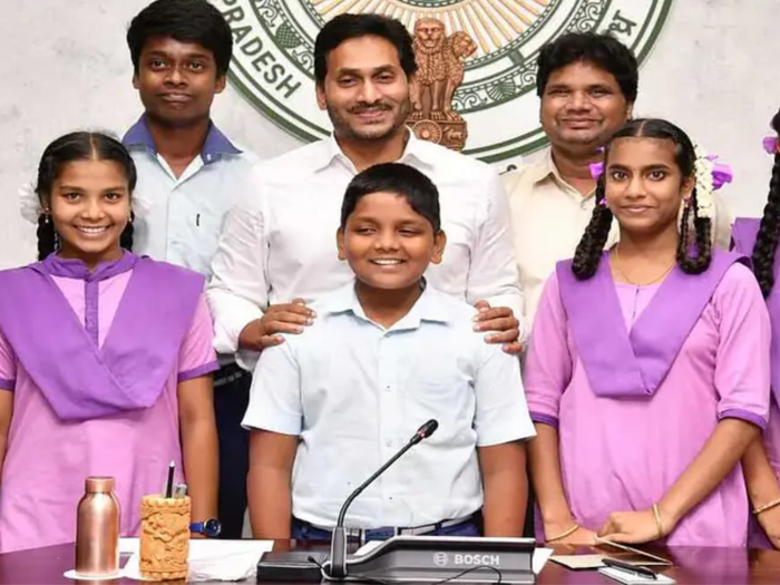 Andhra Pradesh School kids with CM Jagan