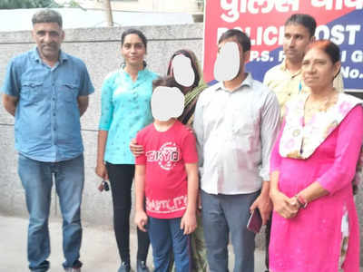Delhi Crime: 8 साल बाद पुलिस ने परिवार से मिलवाया किडनैप किए हुए बच्चे को, एक ही महिला के चंगुल में बार-बार ऐसे फंसा था बच्चा 