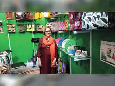 Noida News: प्लास्टिक, टॉयर-ट्यूब और फटी जींस...कबाड़ को खूबसूरत कारोबार में बदल बनाई पहचान 