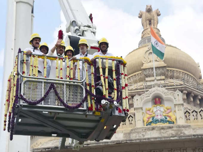 सीएम बसवराज बोम्मई के साथ मौजूद रहे कई मंत्री