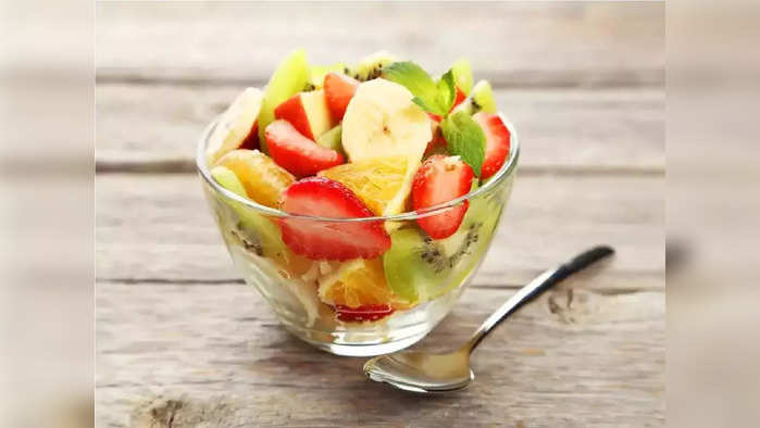 Fruit Diet : 'या' पद्धतीने फळं खाणं आहे भयंकर नुकसानदायक..! आजच सुधारा चूक, नाहीतर पश्चातापासही मिळणार नाही वेळ