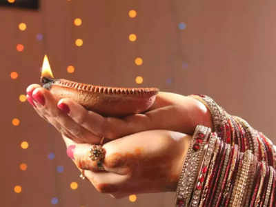 Happy Diwali 2022 Wishes: इन संदेशों के साथ अपने प्रियजनों की दिवाली बनाएं खास