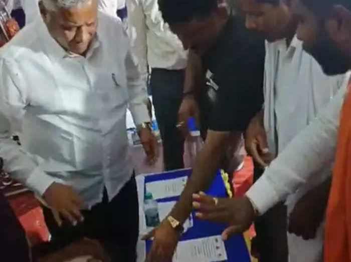 Karnataka Minister Slap video