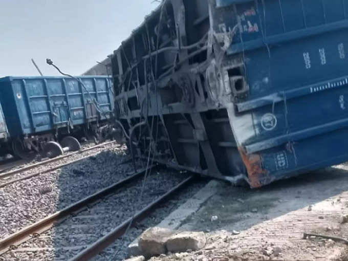 Fatehpur Train Derail2