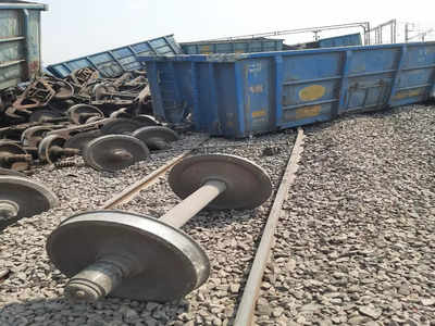 Fatehpur Train Accident: फतेहपुर के पास मालगाड़ी हादसे के 24 घंटे बाद दिल्ली हावड़ा रूट पर बहाल हुई रेल सेवा