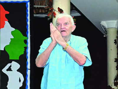 Kolkata News: जब 62 साल भारत में बिताया, तो 84 साल के टीचर को क्यों लौटना पड़ा अपने देश आयरलैंड? 