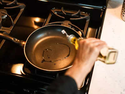 टेस्टी डिशेस बनवण्यासाठी वापरा हे Cooking Oils, शरीरातील कोलेस्ट्रॉल लेव्हल नियंत्रित ठेवण्यासाठी मानले जातात उपयुक्त