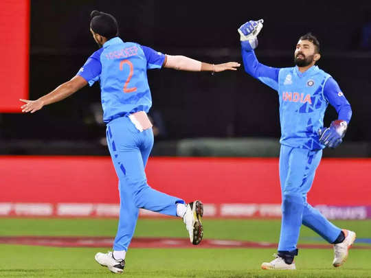 india vs bangladesh arshdeep singh defended 20 runs in last over t20 world  cup - Ind vs Ban T20 World Cup: 6 गेंदों पर 20 रन... बांग्लादेश और जीत के  बीच आ