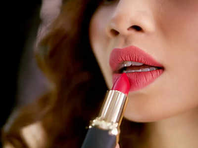 Womens Makeup Essentials: ग्लैमरस लुक के लिए बेस्ट हैं ये Pink Lipstick, रहेंगी स्मजप्रूफ और लॉन्ग लास्टिंग 