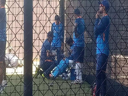 Rohit Sharma Injury, T20 World Cup 2022 సెమీస్ ముందు టీమిండియాకు టెన్షన్..  ప్రాక్టీస్‌లో రోహిత్‌కు గాయం - injury scare for team india captain rohit  sharma after ball hit on his right hand during a