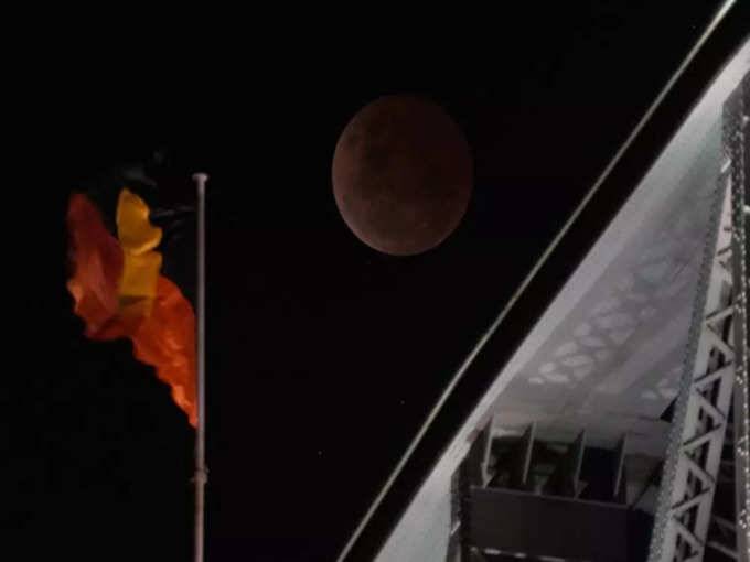 सिडनी में चंद्रग्रहण की तस्वीर