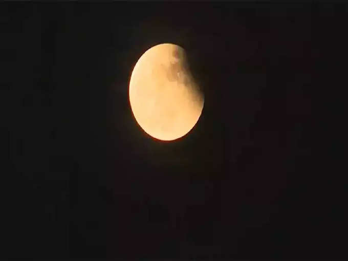 पटना में चंद्र ग्रहण का नजारा