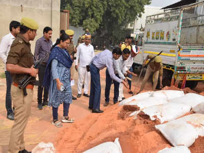Lakhimpur crime: मोरंग, बालू, नमक से बनाई जा रही थी नकली खाद, छापेमारी में मिलीं बडे़ ब्रांड की खाली बोरियां
